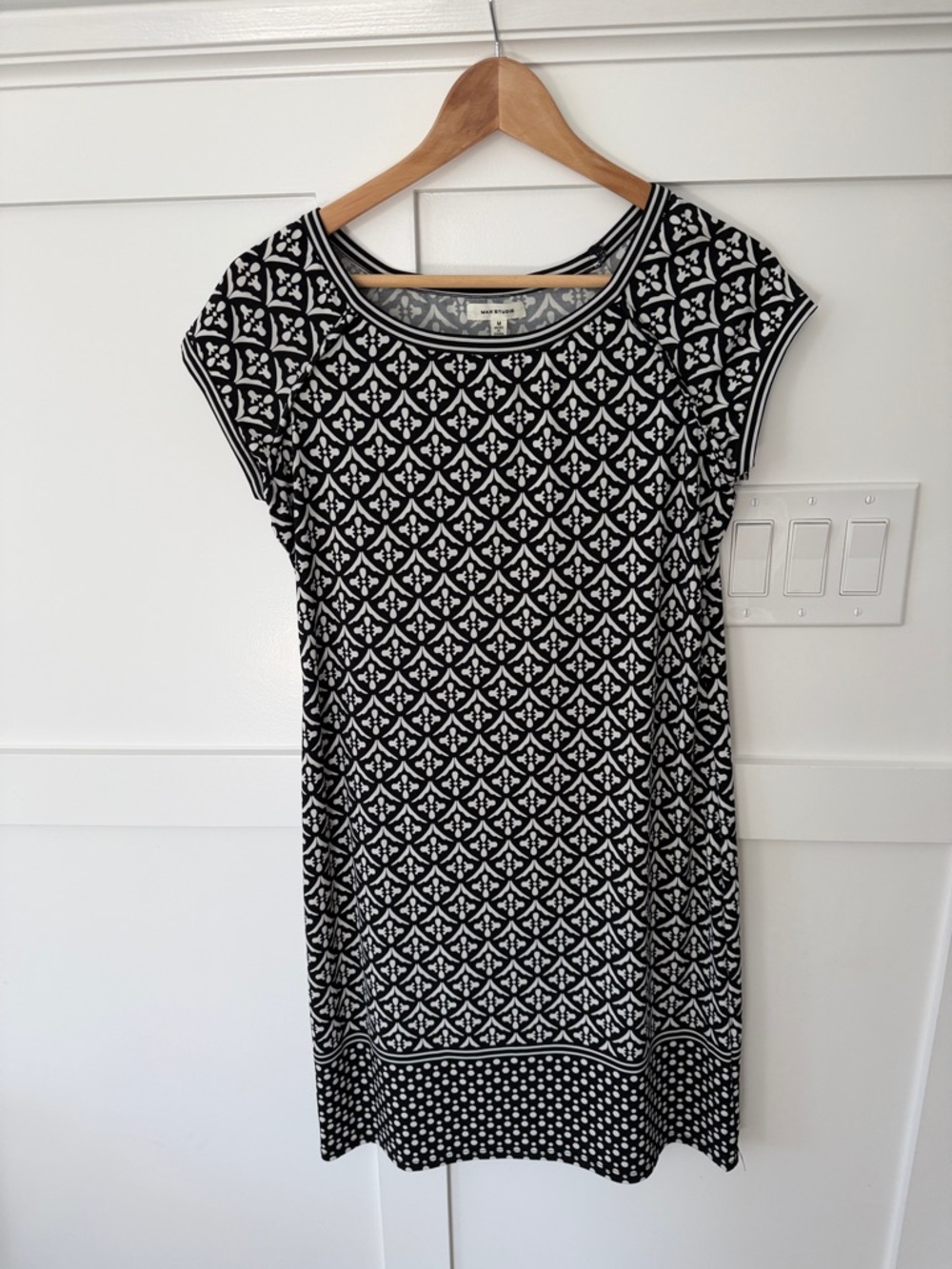 Max Studio Black and White Geometric Cap-Sleeve Midi Dress